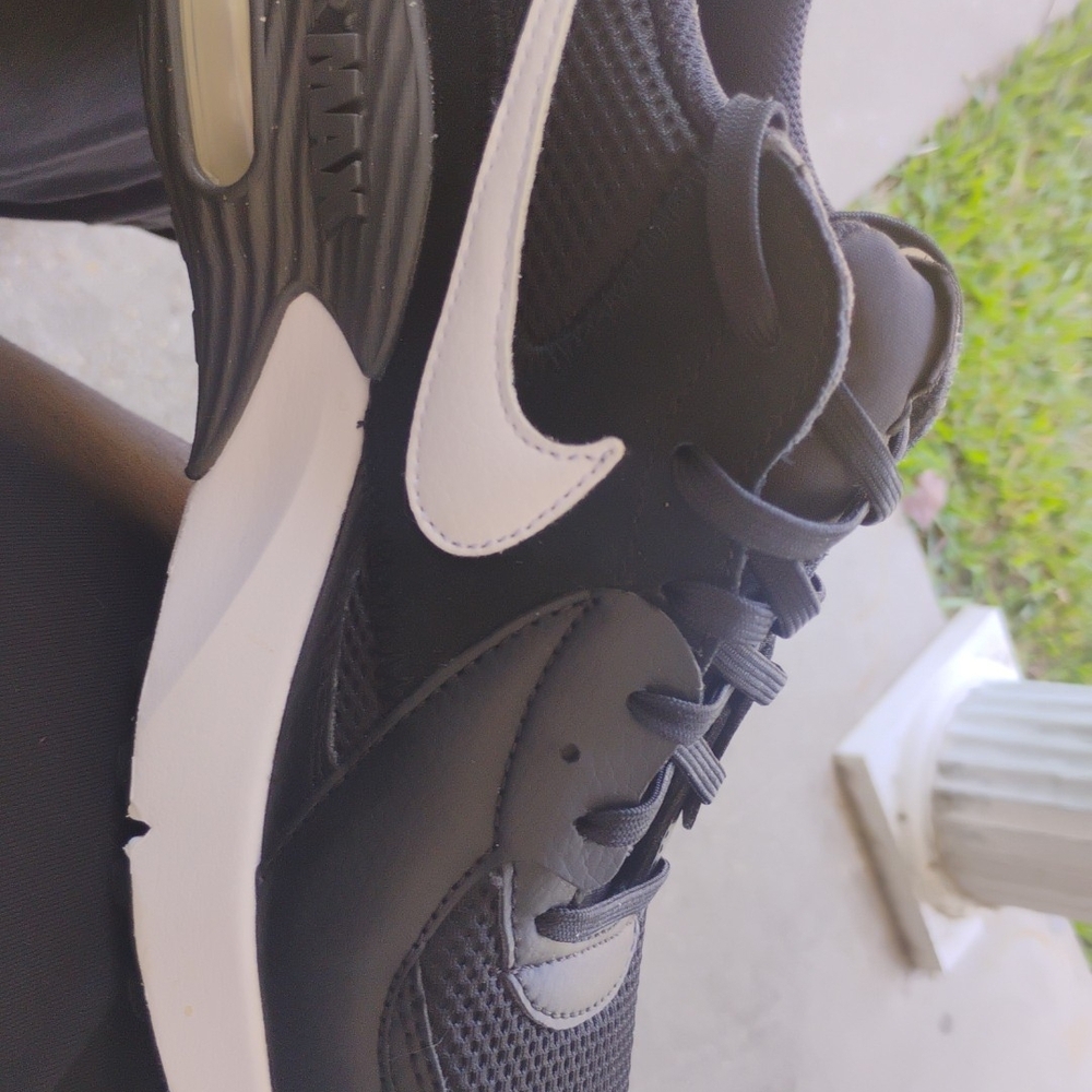 NikeWomen's Air Max Excee Casual Sneakers Size 9 - Picture 2 of 4